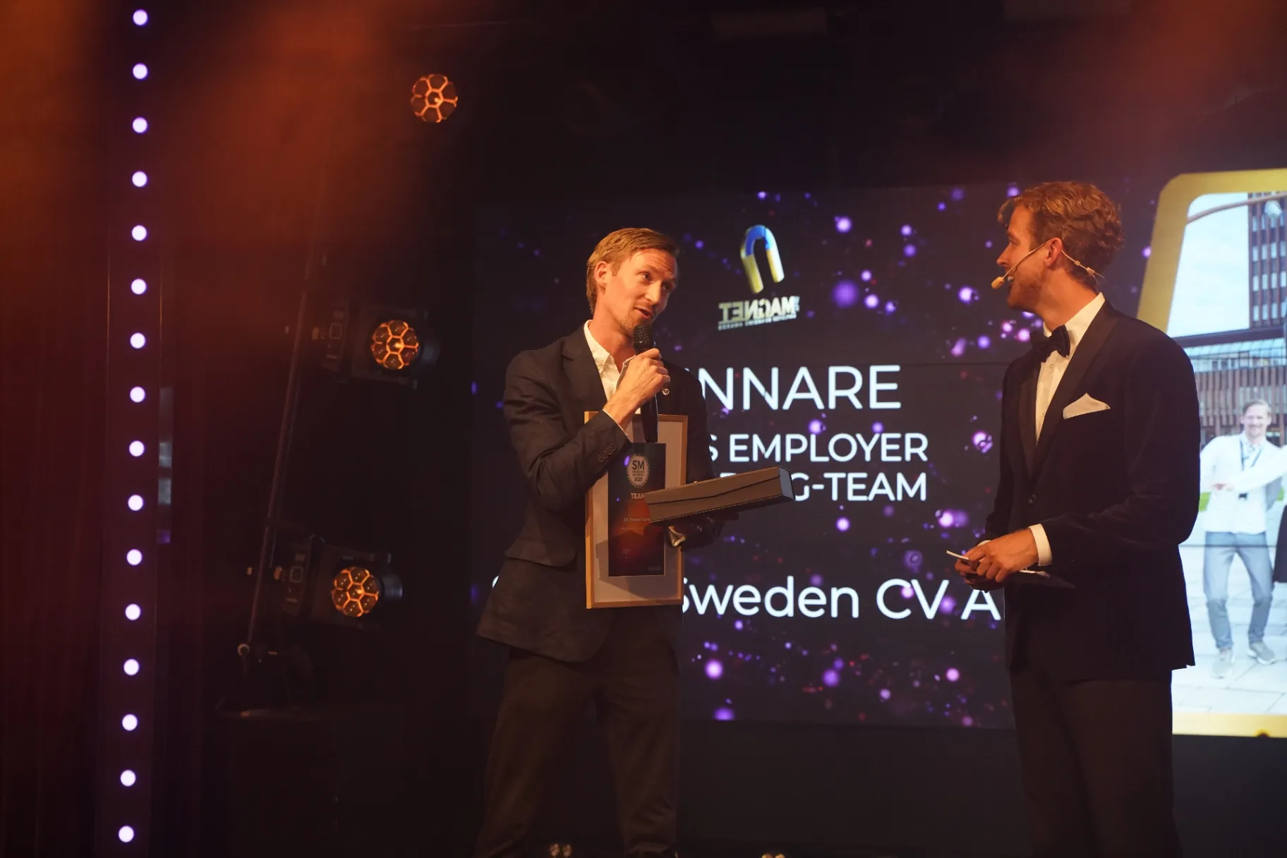 Emil intervjuar prisvinnare på Magnet Awards