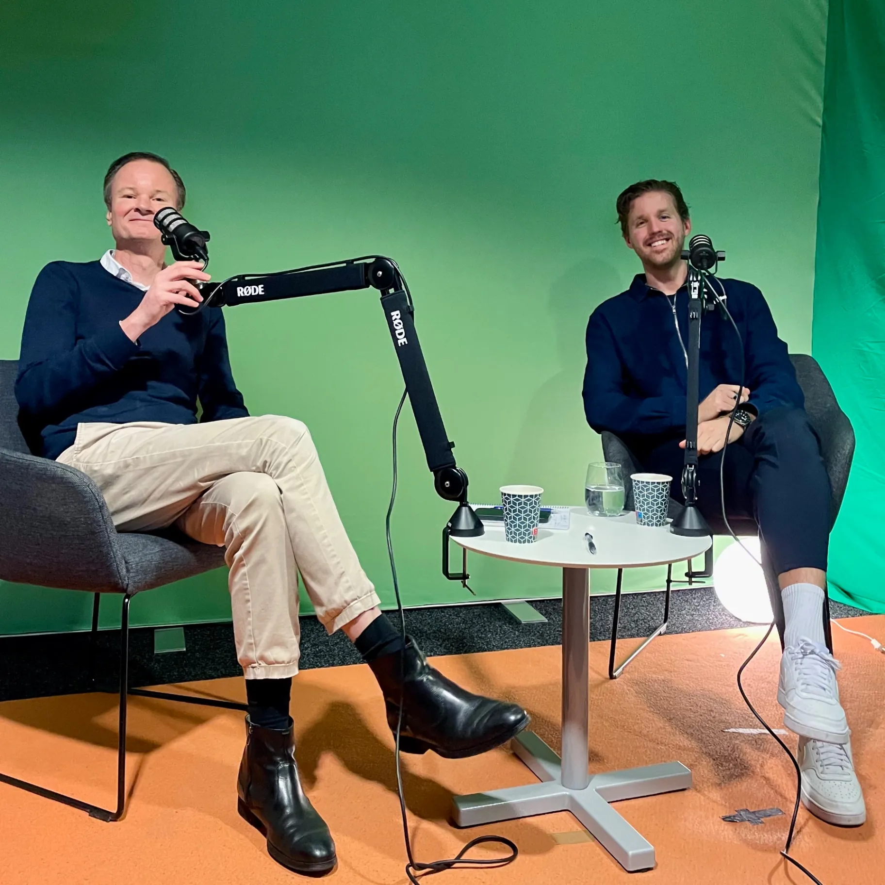 Emil och Claes Payron i podcaststudio