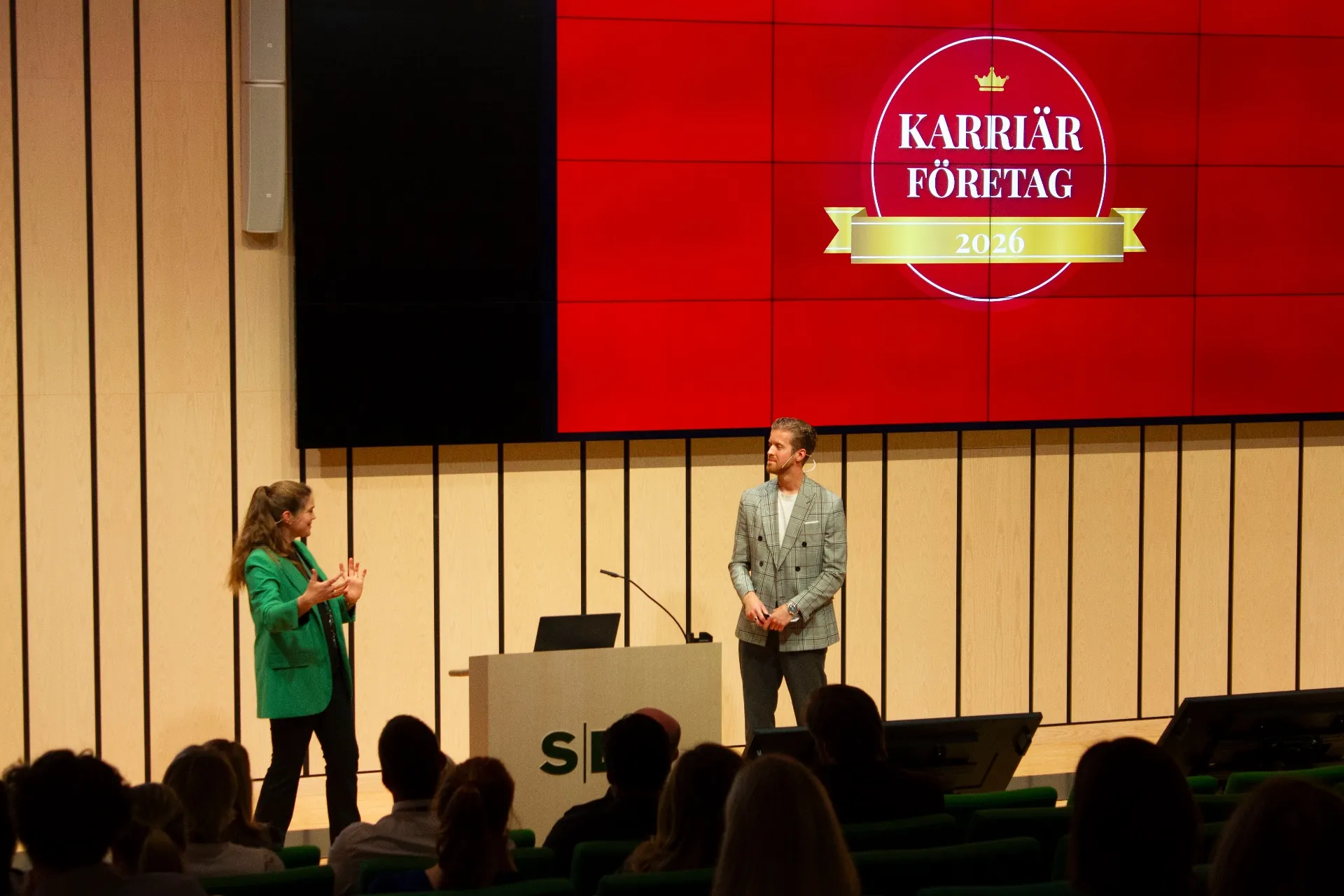 Emil på scen under Karriärföretag 2026