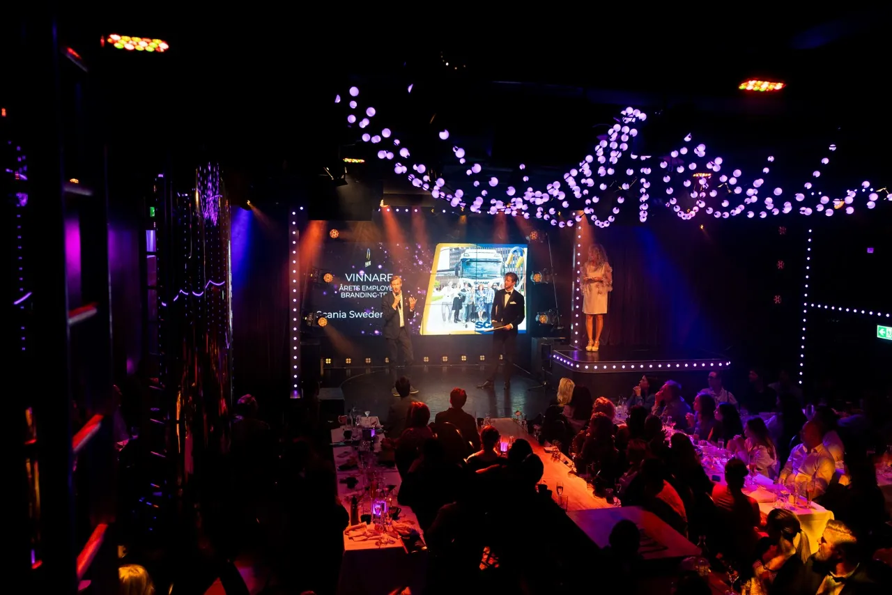 Emil som showrunner under Magnet Awards-galan