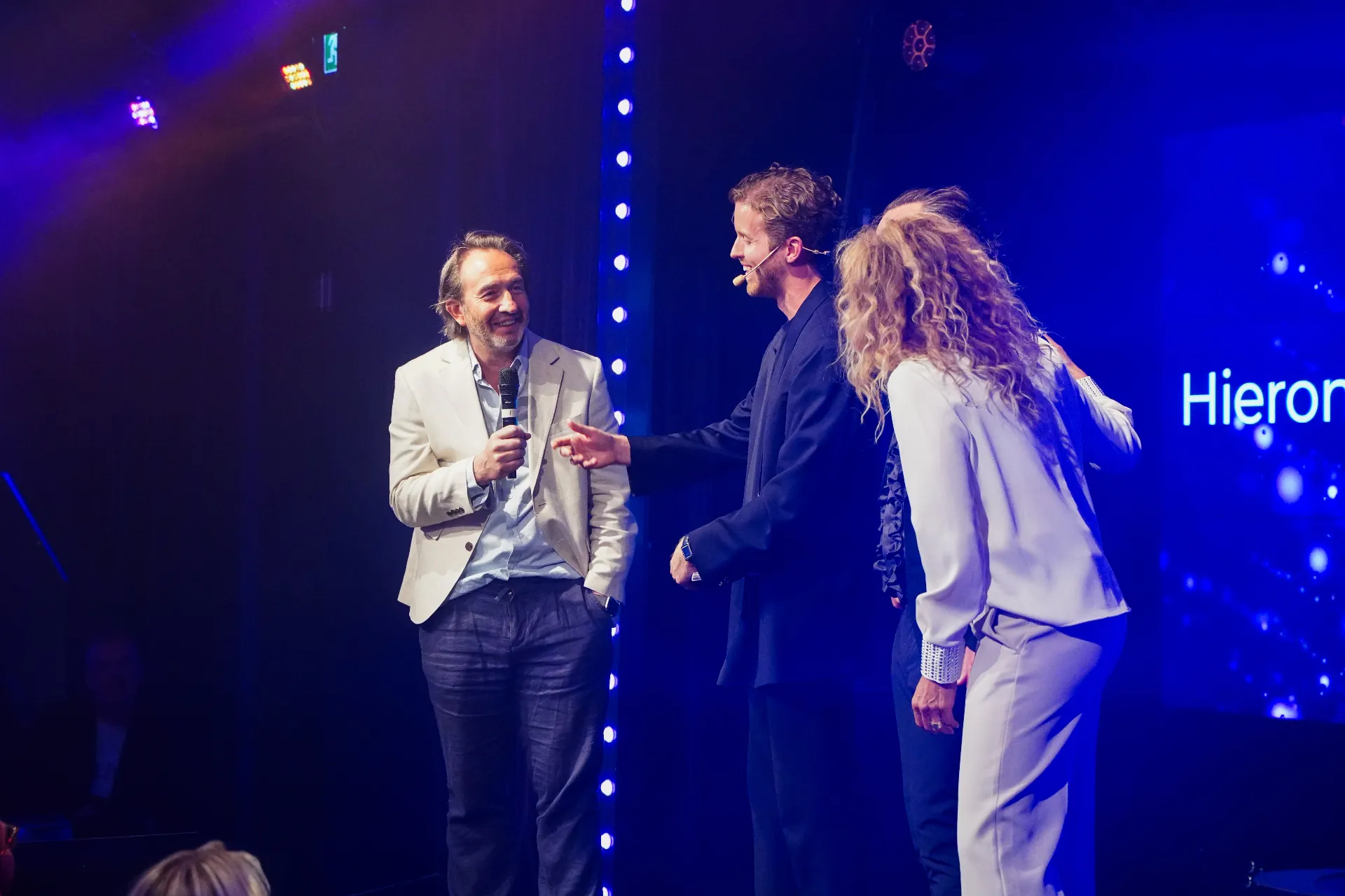Emil intervjuar gäster på Magnet Awards